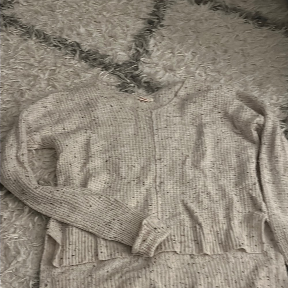 Cream Crew Neck Sweater with Ribbed Knit Pattern